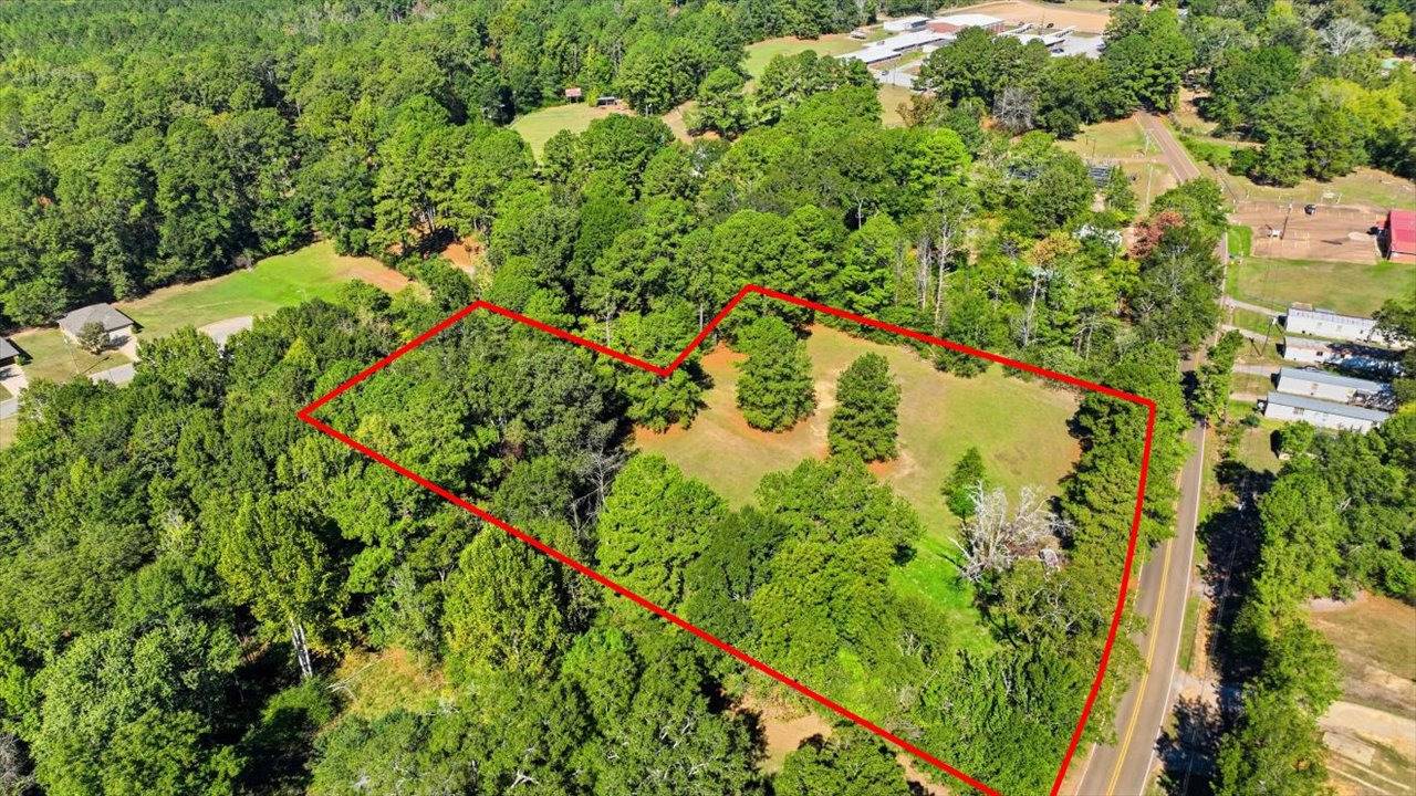 Aerial view of the parcel with approximate boundary markings