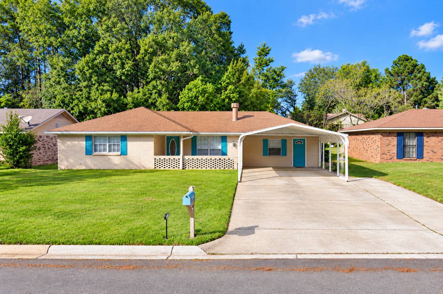 Front exterior of 4972 Oak Creek Drive