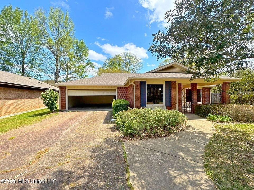 Property at 4 Southwood Blvd, Clinton, MS 39056