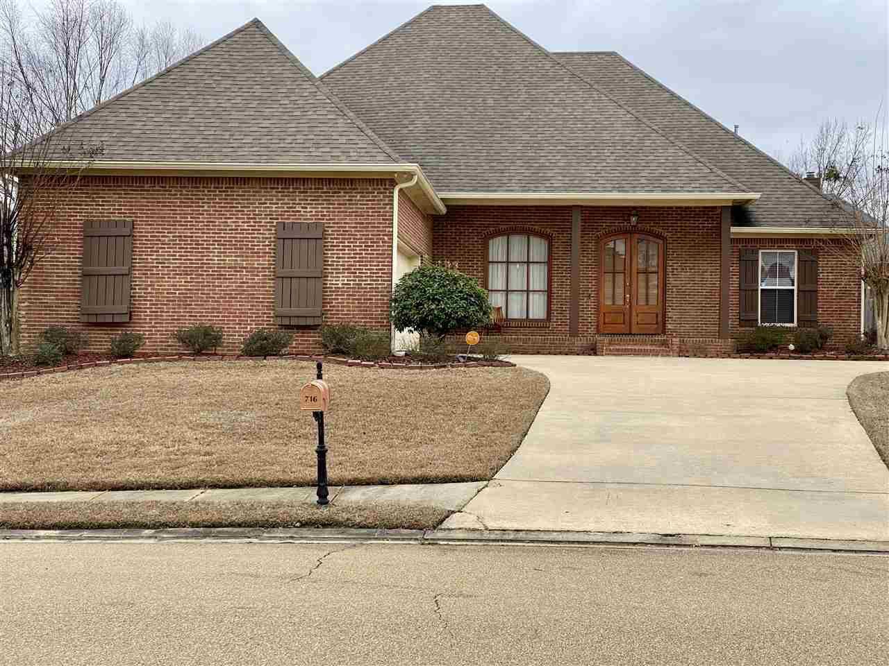 Property at 716 Huntington Cv, Madison, MS 39110
